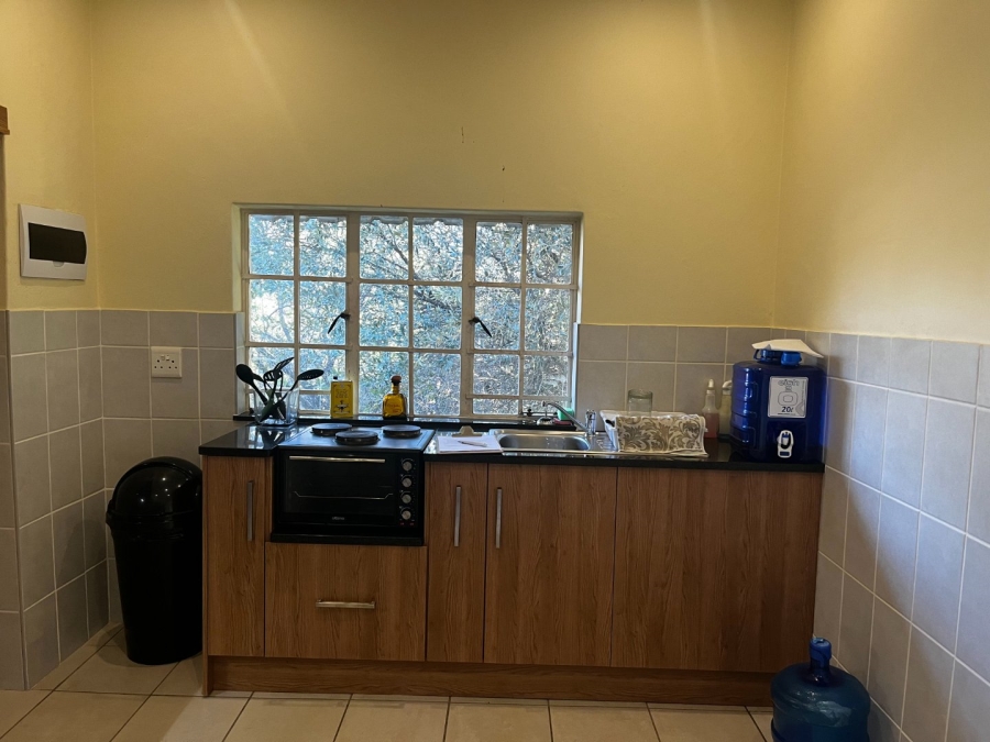 To Let 1 Bedroom Property for Rent in Melodie North West
